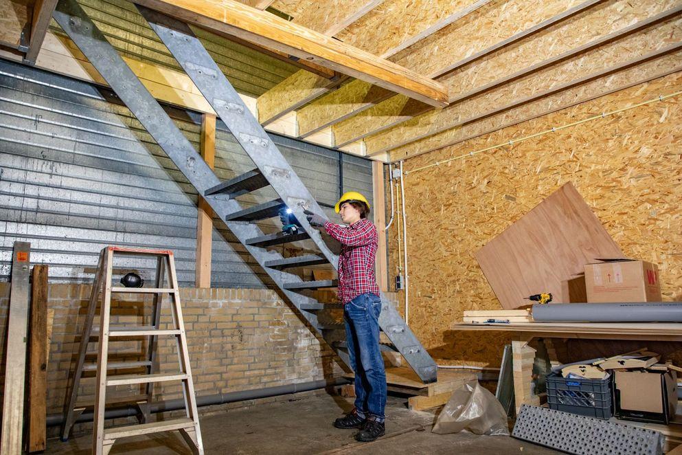 Hergebruik stalen trap bij Youngmade