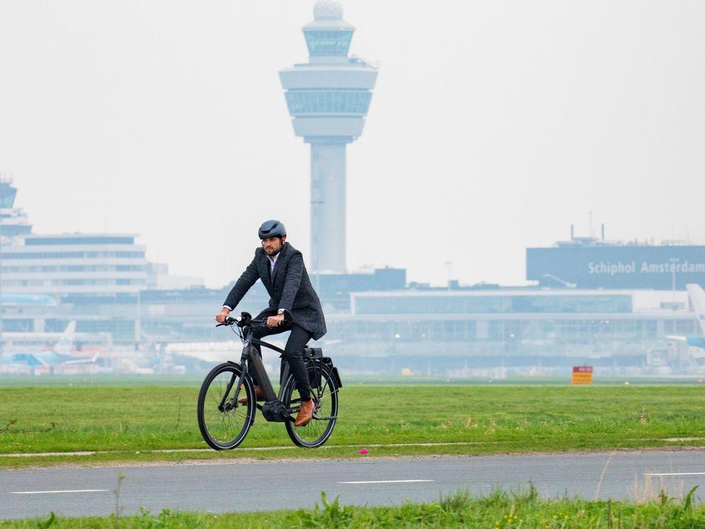 Wereldprimeur: slimme snelfietsroute maakt fietsen van en naar Schiphol aantrekkelijker