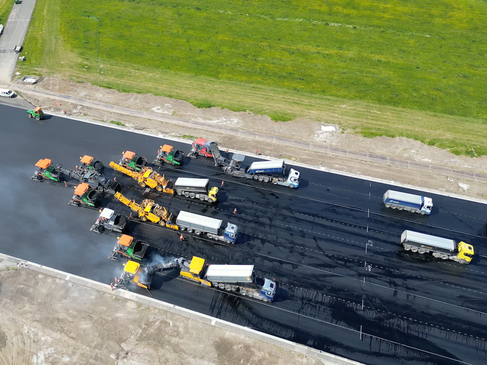 Werkzaamheden bij baanrenovatie Vliegbasis Leeuwarden