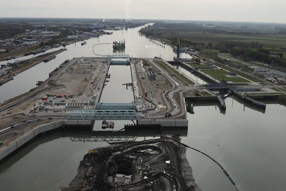 Nieuwe Sluis Terneuzen bruggen wegbaggeren