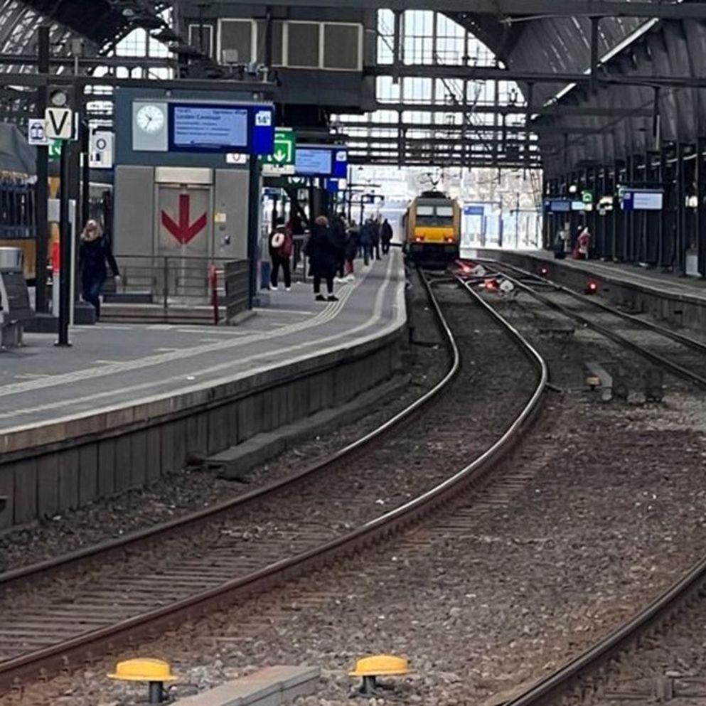 Renovatie beton- en herstelwerkzaamheden  spoorbak  IJ viaduct BAM constructie Amsterdam Centraal Station