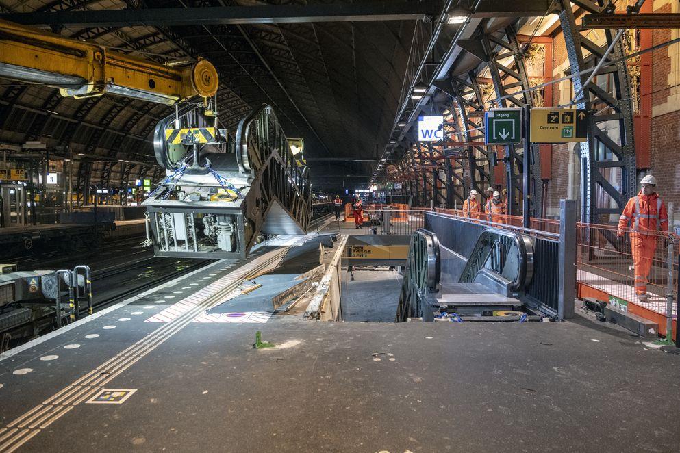 Amsterdam Centraal Station westtunnel moderniseren toegankelijker BAM