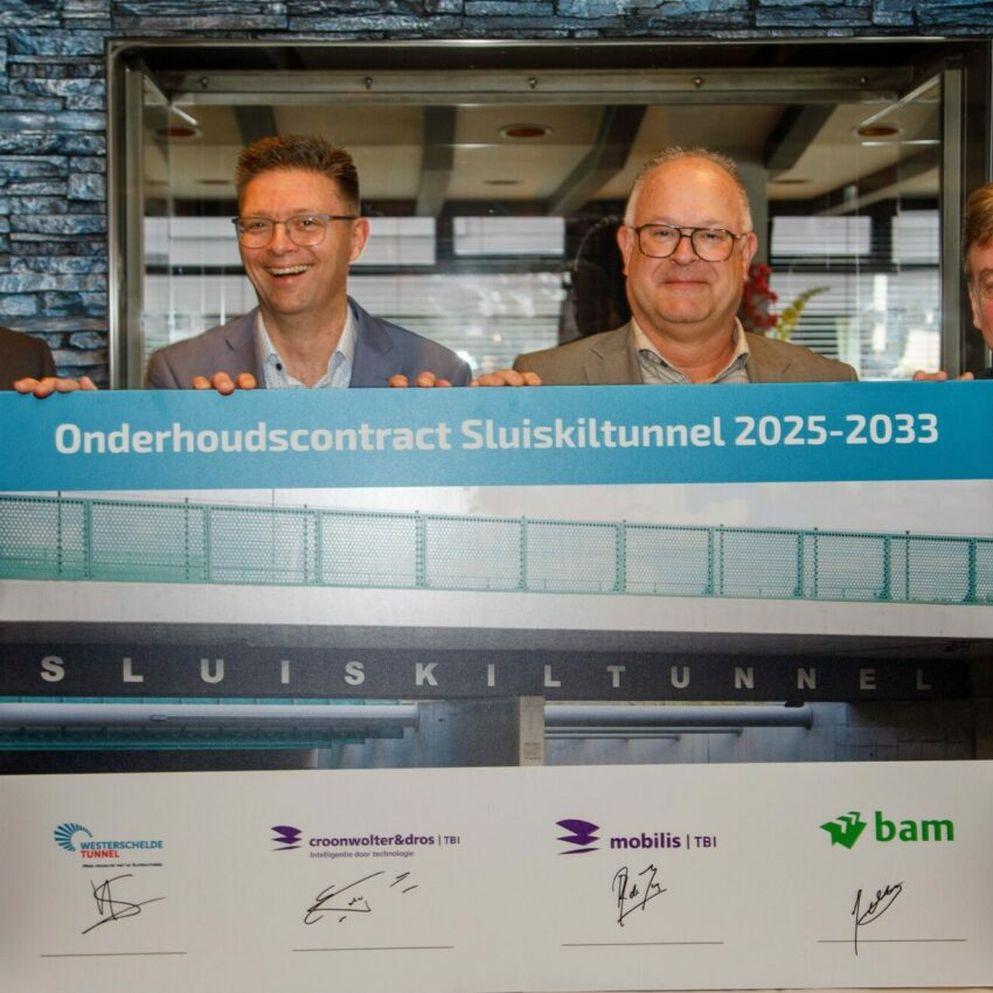 Ondertekening onderhoudscontract Sluiskiltunnel BAM