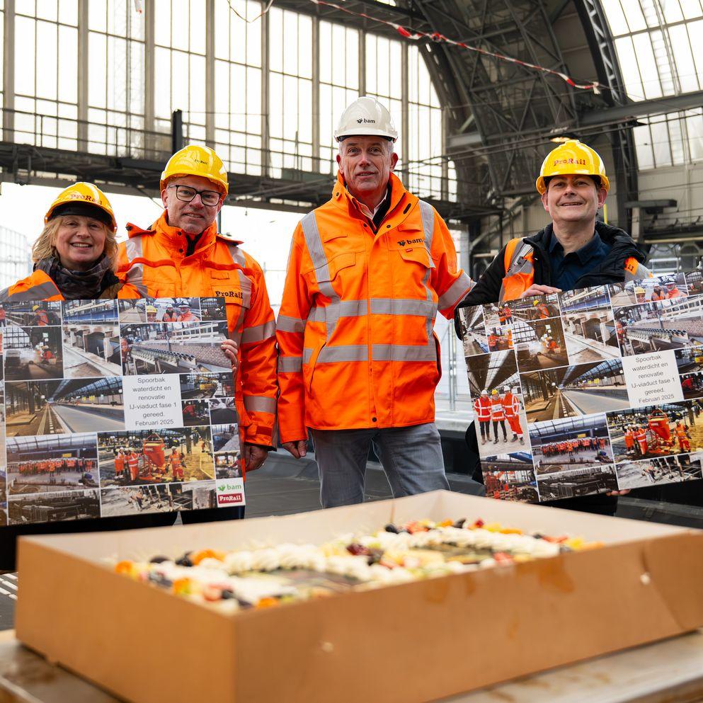 Oplevering gerenoveerd IJ-viaduct op station Amsterdam Centraal