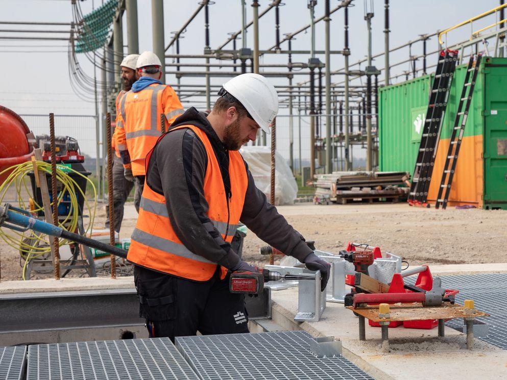 BAM Alliander Qirion Liander energie transitie duurzaam slim sneller bouwen standaardiseren  vaste teams efficient versnellen versneld tempo