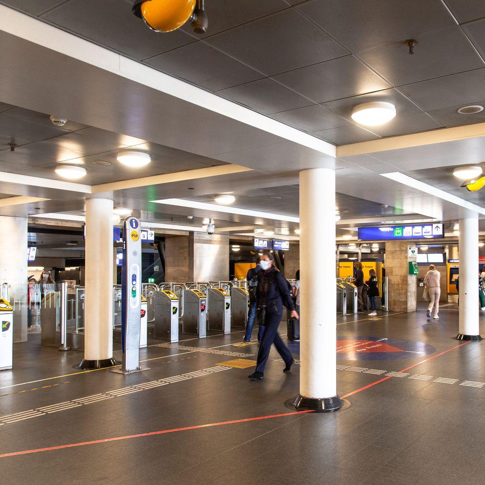 BAM Amsterdam station knooppunt complex duurzaam ProRail reiziger modern bereikbaarheid digitaal toekomstbestendig 