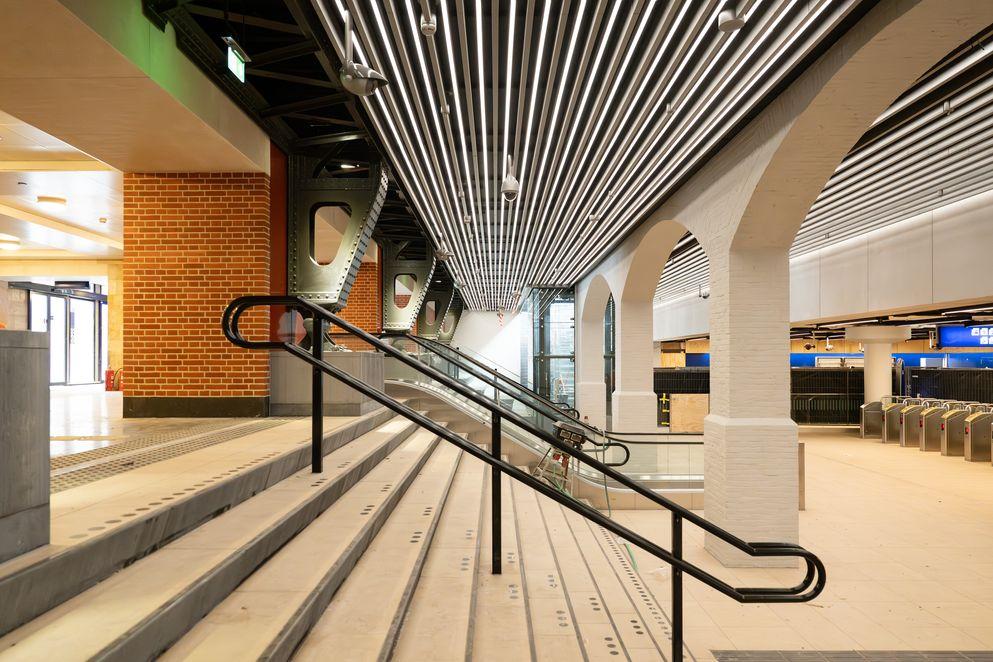 BAM Amsterdam station knooppunt complex duurzaam ProRail reiziger modern bereikbaarheid digitaal toekomstbestendig 