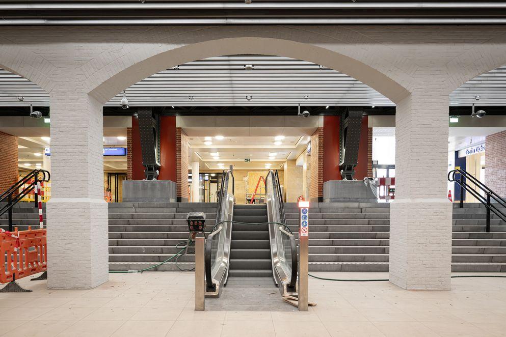 BAM Amsterdam station knooppunt complex duurzaam ProRail reiziger modern bereikbaarheid digitaal toekomstbestendig 