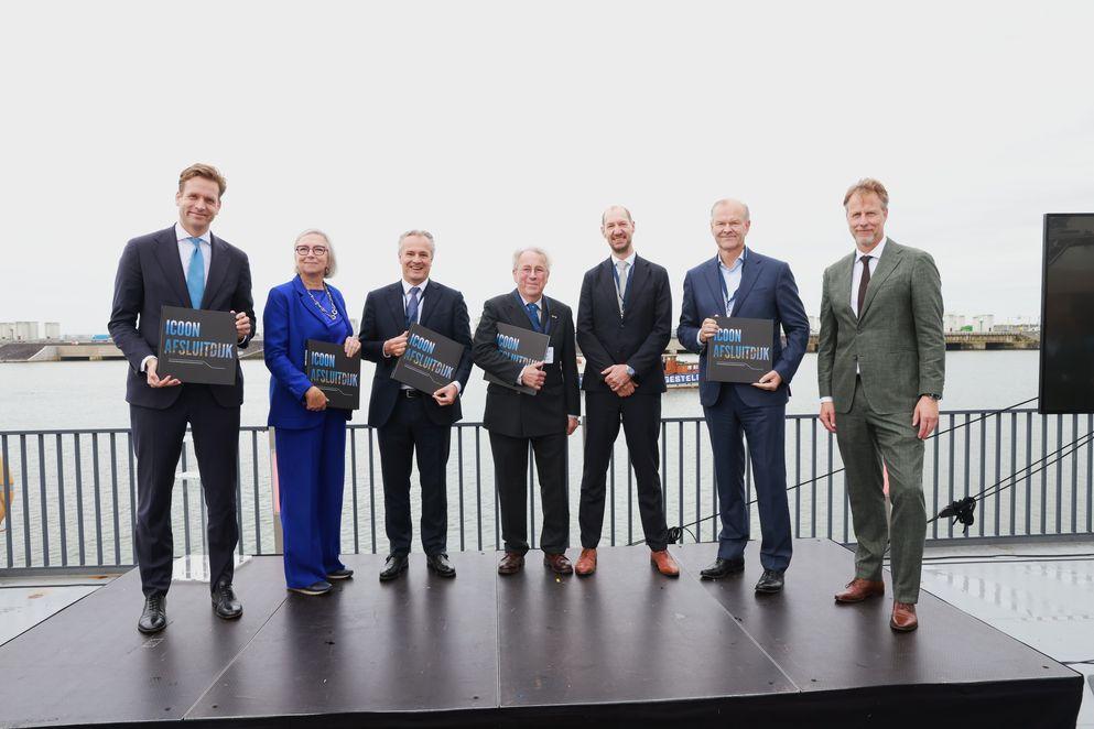 Versterking Afsluitdijk afgerond: gemaal en nieuwe spuisluizen officieel in gebruik