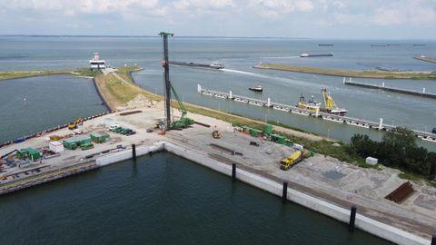 Nieuwe Sluis Terneuzen bruggen wegbaggeren sluis Gerben Turkstra grootste zeesluis