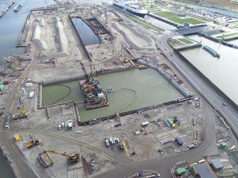 Nieuwe Sluis Terneuzen bruggen wegbaggeren sluis Gerben Turkstra grootste zeesluis
