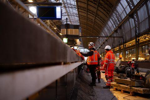 Oplevering gerenoveerd IJ-viaduct op station Amsterdam Centraal