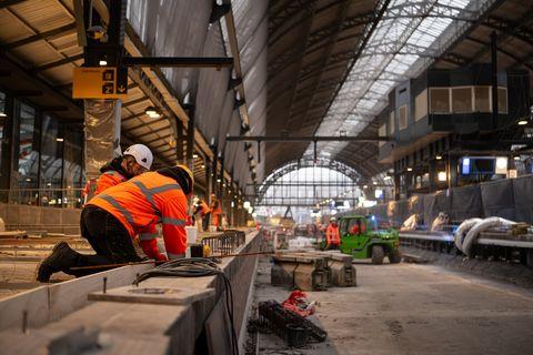 Oplevering gerenoveerd IJ-viaduct op station Amsterdam Centraal