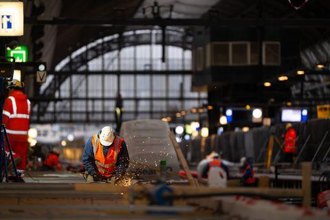 Oplevering gerenoveerd IJ-viaduct op station Amsterdam Centraal