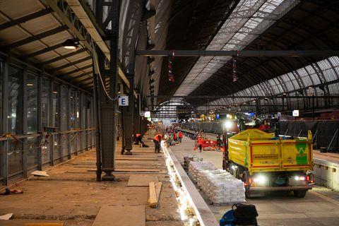 Oplevering gerenoveerd IJ-viaduct op station Amsterdam Centraal